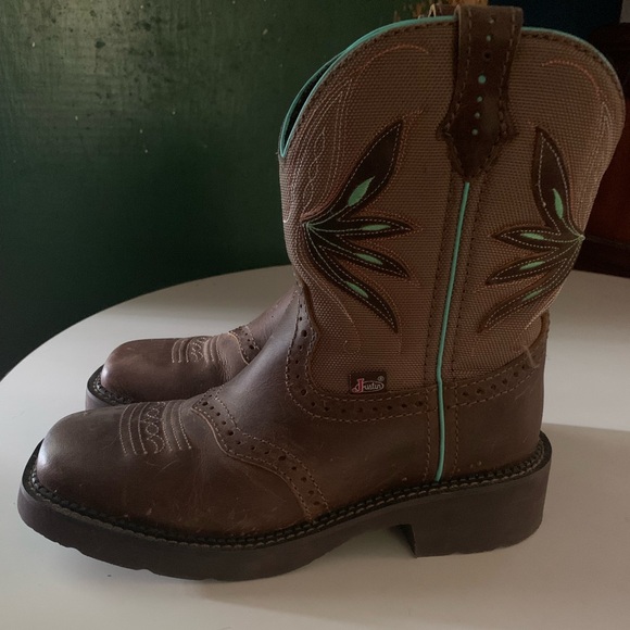 Women’s Cowboy Boots - Picture 1 of 3